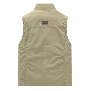 Gilet casual da uomo kaki ad asciugatura rapida con collo alto ed etichetta classica sul retro