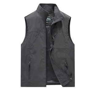 Gilet classico da uomo grigio scuro per outdoor ad asciugatura rapida con collo alto
