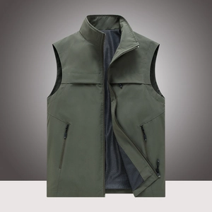 Gilet de plein air décontracté vert armée avec col montant et doublure en maille