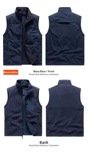 Détail de gilet réversible bleu marine montrant face coupe-vent et doublure polaire