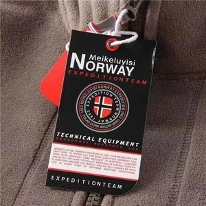 Detailed view of the brand tag on a warm double-sided fleece jacket for outdoor wear