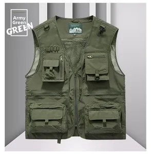 Detail der armee-grünen Schnelltrockner-Weste mit Multi-Taschen und atmungsaktivem Netzfutter