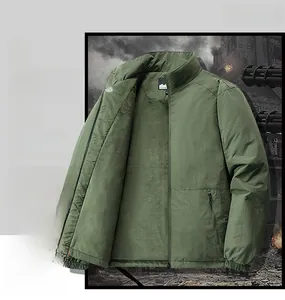 Détail de la doublure polaire vert armée et poche latérale zippée sur veste d'hiver