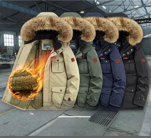 Dettaglio del parka invernale pesante con fodera in pile e cappuccio in pelliccia, 4 colori