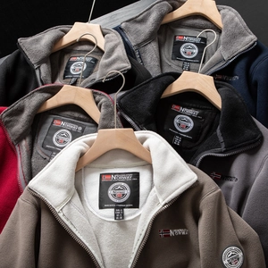 Men's outdoor fleece jacket with Norway flag patch, standing collar and full zipper closure