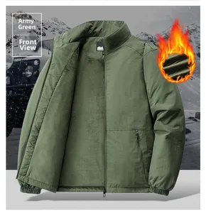 Détails de la veste thermique vert armée avec extérieur coupe-vent et col montant