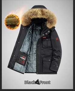 Dettaglio del parka invernale nero con fodera in pile grigio e cappuccio in pelliccia marrone