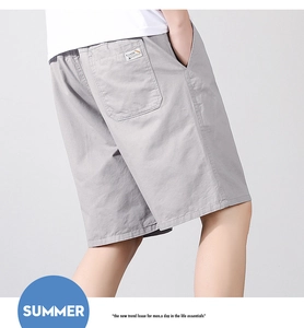 Détail du short cargo décontracté pour homme avec poche arrière et taille élastiquée