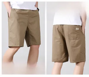 Vues avant et arrière du short cargo ample kaki pour homme avec taille élastique et poches