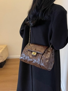 Retro brown quilted chain bag in oil wax leather with metallic square buckle