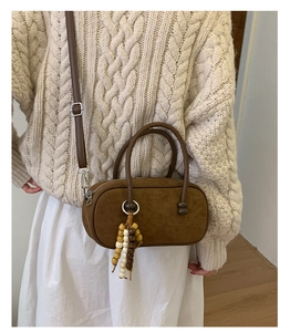 Borsa Boston vintage in pelle scamosciata marrone con decorazioni in legno e tracolla