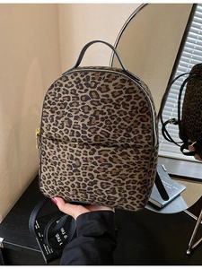 Vintage-Rucksack mit Leopardenmuster, Tragegriff und verstellbaren Trägern für Alltag