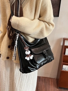 Sac fourre-tout rétro en cuir PU noir avec breloque schnauzer et foulard rayé