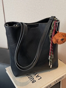 Women Retro PU Leather Bucket Bag Large Capacity Crossbody Bag With Plush Dog Pendant Minimalist Shoulder Bag For Daily Work