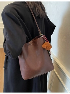 Retro dark brown large bucket shoulder bag with plush dog charm for daily commute
