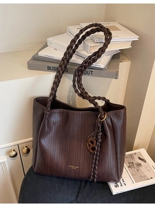 Retro large capacity tote bag with dark brown woven texture and stylish shoulder straps