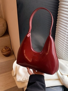 Sac hobo vintage bordeaux en cuir ciré brillant pour les déplacements quotidiens des femmes