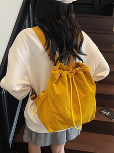Zaino da donna in nylon giallo alla moda con coulisse per il pendolarismo quotidiano in città