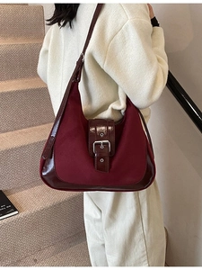 Vintage bordeauxfarbene Tragetasche aus mattem Wildleder und Leder mit Metallschnalle