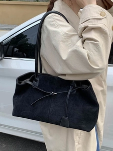 Borsa tote vintage in pelle nera opaca da donna con spalline lunghe e fibbia metallica