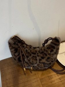 Sac Croissant en Peluche Imprimé Léopard pour Femmes Sac Bandoulière en Fausse Fourrure avec Nœud Automne Hiver