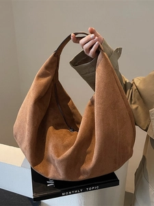 Grand sac cabas marron en daim pour femmes avec design vintage décontracté porté épaule