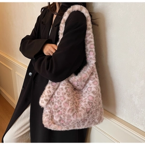 Detail of pink leopard print plush tote bag made of soft faux fur with wide shoulder strap