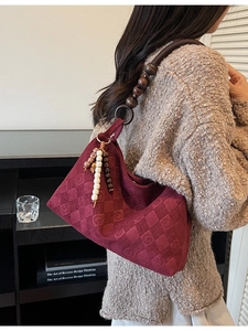 Retro burgundy frosted faux suede shoulder bag with quilted texture and wood bead handle