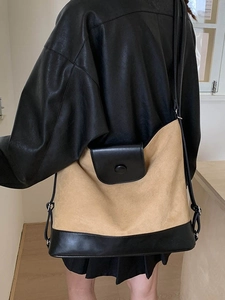 Minimalist large-capacity tote bag in black and khaki patchwork with adjustable strap