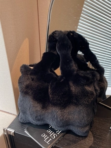 Grand Sac Cabas en Fausse Fourrure pour Femmes Sac à Épaule en Peluche Douce Sac à Main Tendance d'Automne Hiver Peluche Sac de Sous-bras
