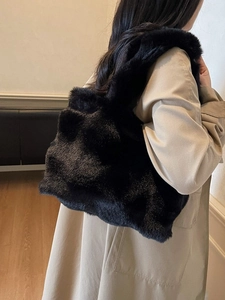 Grand sac cabas noir en fausse fourrure pour femmes, sac à main en peluche pour l'hiver