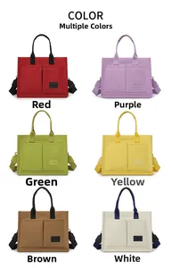 Détails des sacs cabas en toile avec bandoulière large et poches avant multiples