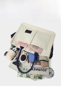 Vue de dessus du grand sac en toile montrant le rangement tablette et parapluie