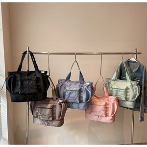Detailed display of high-capacity travel bags in five colors on a stainless steel rack