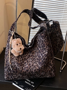 Retro Leopard Print Large Capacity Tote Bag For Women Suede Shoulder Bag With Plush Pendant Autumn Winter Fashion Hobo Bag