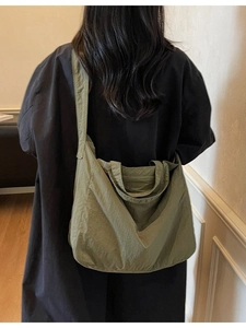 Grand sac fourre-tout vert olive avec large bandoulière réglable pour femmes