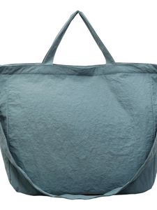Grand sac cabas bleu-gris à texture froissée avec poignées et bandoulière longue