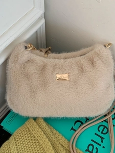 Sac Bandoulière en Fausse Fourrure pour Femmes Sac Seau en Peluche Avec Plaque Métallique Mode Automne Hiver Chic