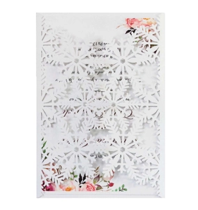 Détail de l'invitation flocon de neige découpée au laser avec insert floral interne
