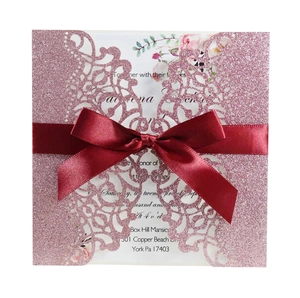 Élégantes Invitations de Mariage Découpées au Laser Pochette Pailletée Avec Nœud en Ruban Satin Feuillet Intérieur Floral