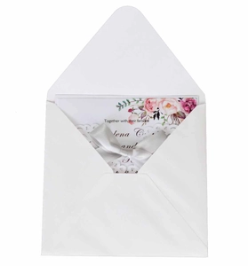 Invitation de mariage découpée au laser avec motif floral rose et nœud en satin blanc