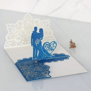 Partecipazione di nozze con taglio laser in carta glitter blu reale e sagoma 3D dettagliata
