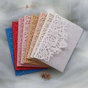 Détails des pochettes d'invitation de mariage découpées au laser en sept coloris