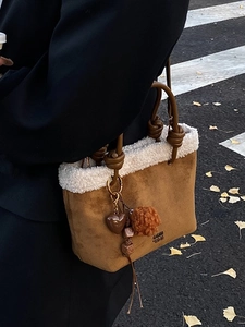 Borsa a Secchiello Rétro Donna in Pelle PU Splicing Lana Artificiale Moda Spalla Tracolla Borsa con Ciondolo Autunno Inverno