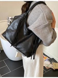 Sac cabas noir rétro avec détails tissés bohèmes et longues franges pour femme