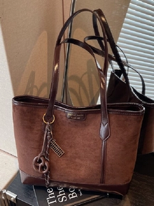 Borsa Tote Donna Grande Capacità Aspetto Scamosciato Pelle PU Contrasto Colore Borsa a Tracolla Con Ciondolo Borsa Pendolare Moda