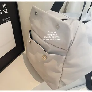 Detail view of the travel bag featuring a strong magnetic buckle for quick opening