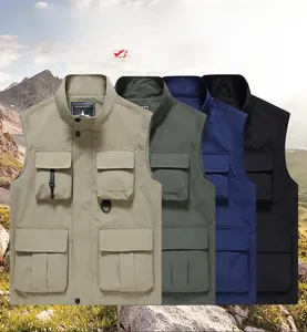 Détail du gilet utilitaire à séchage rapide avec poches en kaki vert bleu et noir