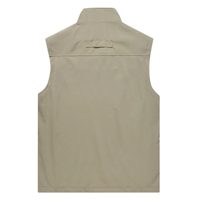 Vue détaillée du dos d'un gilet de pêche à séchage rapide avec col montant et sangle renforcée