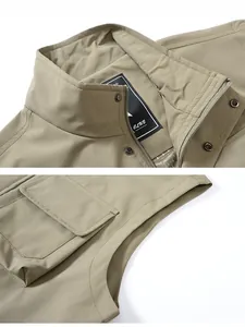 Détail du gilet de pêche kaki à poches multiples montrant le col et la poche à rabat